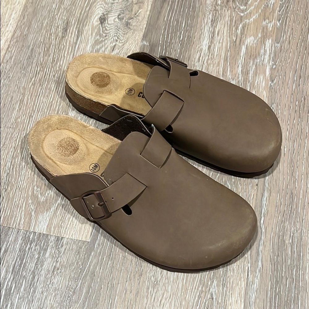 Cushionaire Brown Leather Clogs